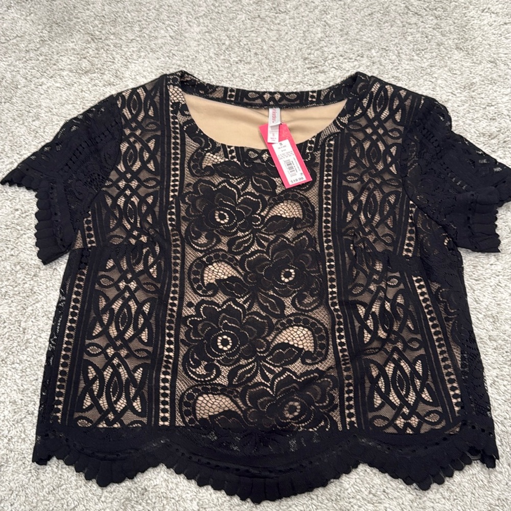 Lace tee NEW